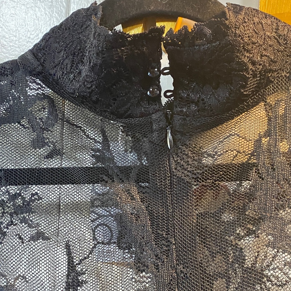 Elegant Strapless Black Dress with Lace Overlay - Picture 7 of 12